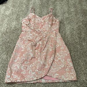 Lulus tulip hem pink dress size Small. EUC